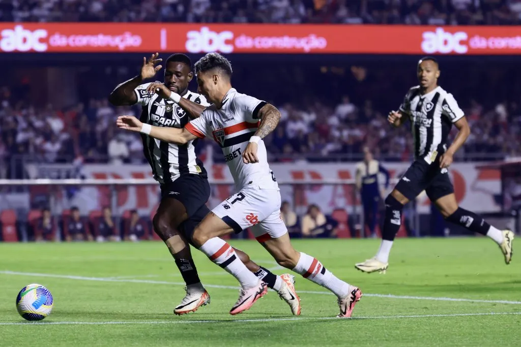 Ferreira, revelado no Grêmio, em ação pelo SPFC. Foto: Marcello Zambrana/AGIF