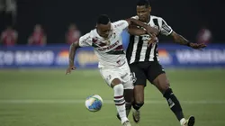 Junior Santos jogador do Botafogo disputa lance com Marquinhos jogador do Fluminense. Foto: Jorge Rodrigues/AGIF