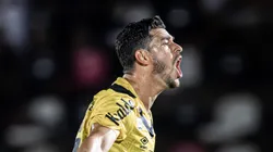 Giuliano comemorando gol contra o Pantera. Foto: Raul Baretta/ Santos FC.