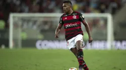 Alex Sandro jogador do Flamengo durante partida contra o Peñarol pela Libertadores 2024. Foto: Jorge Rodrigues/AGIF