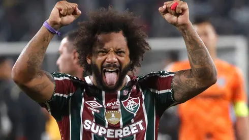Foto: IMAGO. Fluminense posta foto de Marcelo e Guga dando risada após gol sofrido pelo Flamengo na Libertadores.