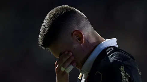 RJ - RIO DE JANEIRO - 06/12/2023 - BRASILEIRO A 2023, VASCO X BRAGANTINO - Gabriel Pec jogador do Vasco comemora vitoria ao final da partida contra o Bragantino no estadio Sao Januario pelo campeonato Brasileiro A 2023. Foto: Thiago Ribeiro/AGIF