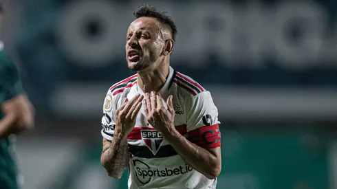 GO - GOIANIA - 18/10/2023 - BRASILEIRO A 2023, GOIAS X SAO PAULO - Rafinha jogador do Sao Paulo durante partida contra o Goias no estadio Serrinha pelo campeonato Brasileiro A 2023. Foto: Heber Gomes/AGIF