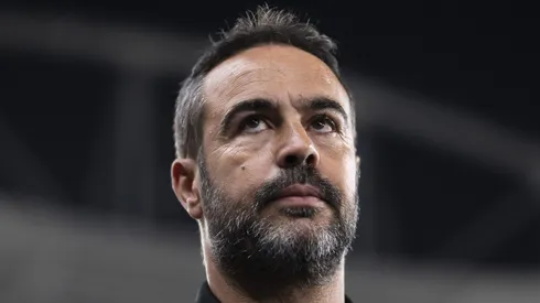 RJ - RIO DE JANEIRO - 18/09/2024 - COPA LIBERTADORES 2024, BOTAFOGO X SAO PAULO - Artur Jorge tecnico do Botafogo durante partida contra o Sao Paulo no estadio Engenhao pelo campeonato Copa Libertadores 2024. Foto: Jorge Rodrigues/AGIF