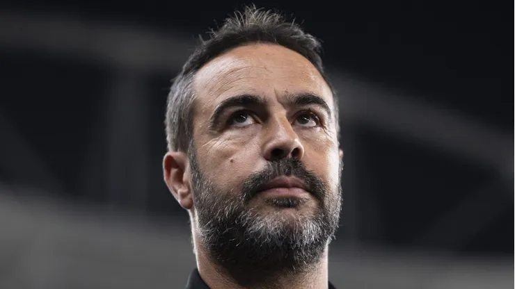 RJ - RIO DE JANEIRO - 18/09/2024 - COPA LIBERTADORES 2024, BOTAFOGO X SAO PAULO - Artur Jorge tecnico do Botafogo durante partida contra o Sao Paulo no estadio Engenhao pelo campeonato Copa Libertadores 2024. Foto: Jorge Rodrigues/AGIF
