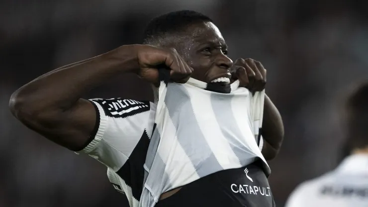 RJ - RIO DE JANEIRO - 18/09/2024 - COPA LIBERTADORES 2024, BOTAFOGO X SAO PAULO - Luiz Henrique jogador do Botafogo lamenta durante partida contra o Sao Paulo no estadio Engenhao pelo campeonato Copa Libertadores 2024. Foto: Jorge Rodrigues/AGIF