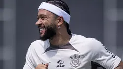 Memphis Depay em treinamento no CT Joaquim Grava. Foto: Rodrigo Coca/Agência Corinthians