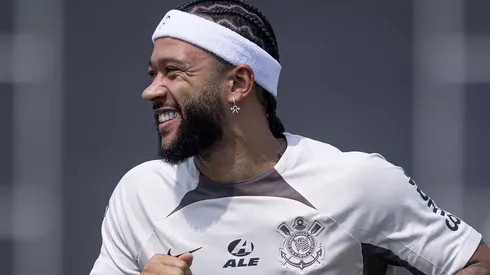 Memphis Depay em treinamento no CT Joaquim Grava. Foto: Rodrigo Coca/Agência Corinthians