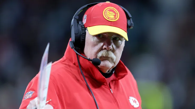 Andy Reid adverte Patrick Mahomes e Chiefs após difícil vitória contra os Bengals. FOTO: INPHO/Laszlo Geczo