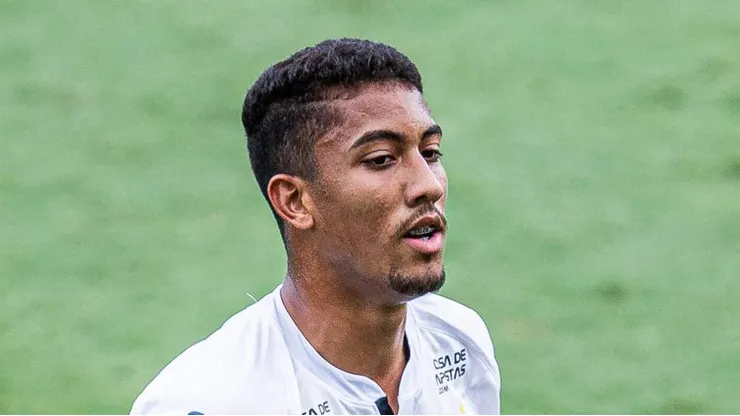 Bruno Marques celebra gol pelo Peixe.