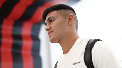 Carlos Alcaraz, meia argentino do Flamengo - Foto: Marcelo Cortes / Flamengo