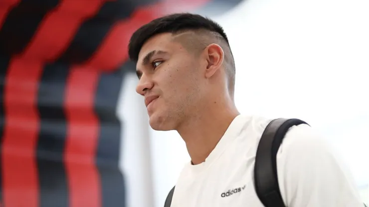 Carlos Alcaraz, meia argentino do Flamengo - Foto: Marcelo Cortes / Flamengo
