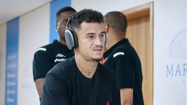 Chegada de jogadores foi um pedido do meia, mas vem sem espaço na equipe