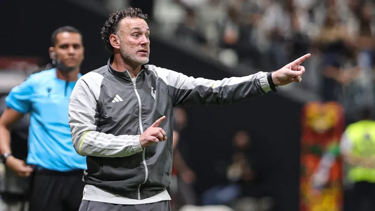 Milito durante jogo do Galo contra o CRB