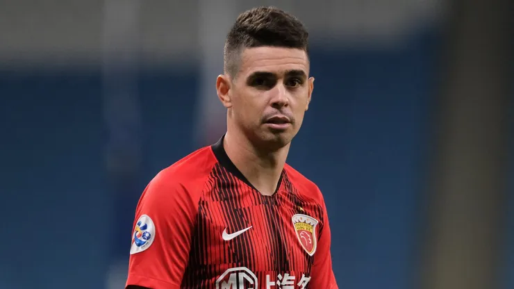 AL WAKRAH, QATAR - NOVEMBER 28: Oscar dos Santos Emboaba Júnior, better known as simply Oscar, in action during the AFC Champions League Group H match between Yokohama F.Marinos and Shanghai SIPG at the Al Janoub Stadium on November 28, 2020 in Al Wakrah, Qatar. (Photo by Simon Holmes/Getty Images)