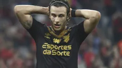 Athletico vem sofrendo para vencer jogos na temporada e enfrenta o Racing na Sul-Americana (Foto: Gabriel Machado/AGIF)