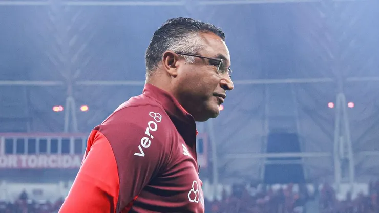 Roger Machado comanda o Internacional - Foto: Maxi Franzoi/AGIF