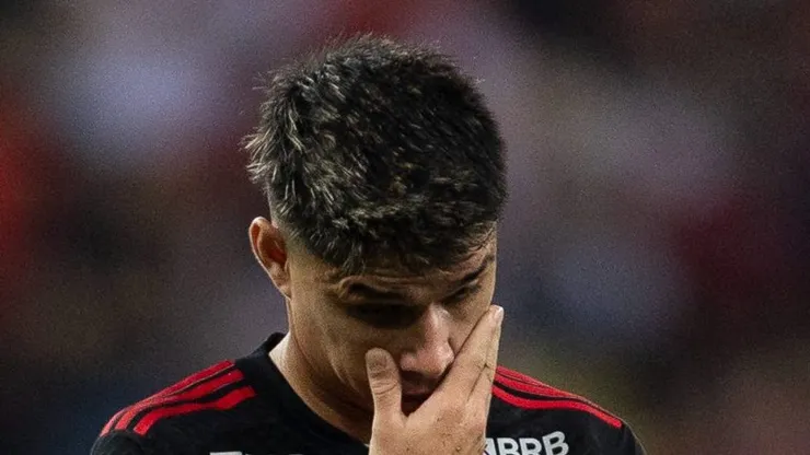 Luiz Araújo durante jogo do Fla contra o Fortaleza.