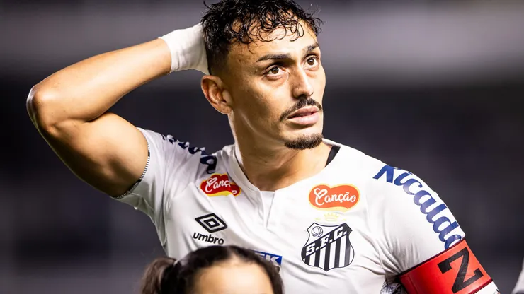 Pituca tem saída ventilada no Santos para a próxima janela e Internacional está de olho no volante - Foto: Abner Dourado/AGIF