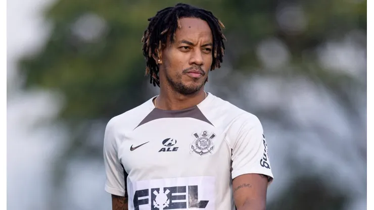 Carrillo e novos reforços preocupam o Timão
