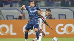 Marlon, disputa bola com Vinicius jogador do Sao Paulo durante partida no estadio Mineirao pelo campeonato Brasileiro A 2024
