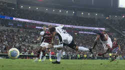 Philippe Coutinho jogador do Vasco cabeceia para marcar seu gol durante partida contra o Flamengo no estadio Maracana pelo campeonato Brasileiro A 2024.