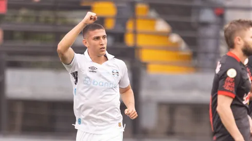Monsalve comemora seu gol durante partida contra o Bragantino em 2024. Foto: Diogo Reis/AGIF