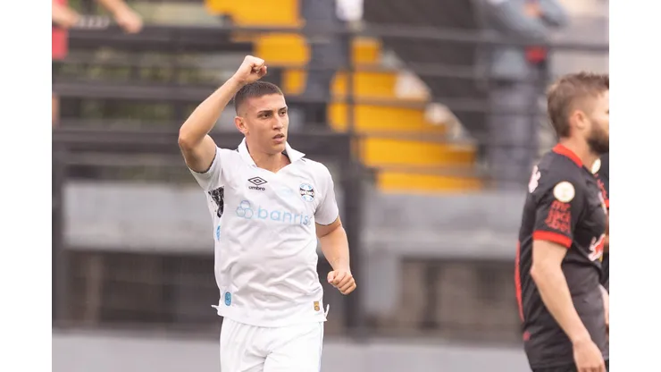 Monsalve comemora seu gol durante partida contra o Bragantino em 2024. Foto: Diogo Reis/AGIF