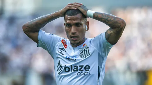 Otero em ação pelo Santos - Foto: Reinaldo Campos/AGIF