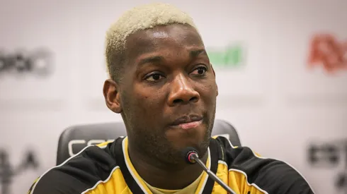 SC - CRICIUMA - 27/08/2024 - CRICIUMA, APRESENTACAO PATRICK DE PAULA - Patrick de Paula durante sua apresentacao oficial como jogador do Criciuma em coletiva de imprensa realizada no Heriberto Hulse. Foto: Leonardo Hubbe/AGIF