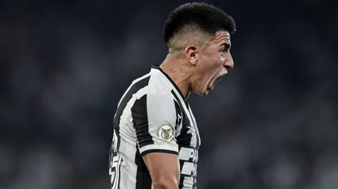 Thiago Almada deita e rola em Botafogo x Corinthians