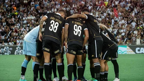 Jogadores do Vasco em clássico contra o Fluminense (Foto: Leandro Amorim/Vasco) estuda colocar semifinal no Maracanã