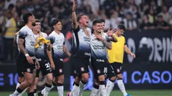 Jogadores comemorando a classificação contra o Juventude