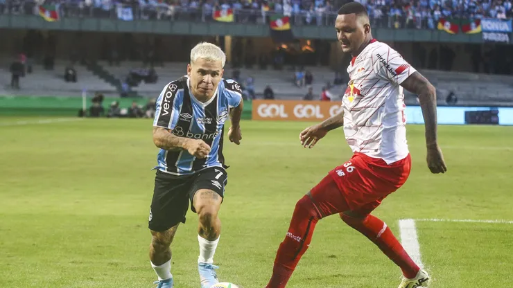 Luan Cândido em ação contra o Grêmio ano passado. Foto: Gabriel Rosa Machado/AGIF