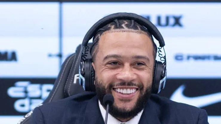 Depay durante a sua apresentação no Timão em 09/12/2024.
