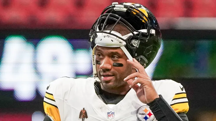 Russell Wilson envia um recado claro e desafiador a Justin Fields, antecipando seu retorno aos campos. Copyright: Debby Wong.