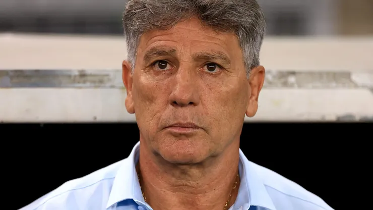 RIO DE JANEIRO, BRAZIL - DECEMBER 06: Renato Gaucho, head coach of Gremio looks on during the match between Fluminense and Gremio as part of Brasileirao 2023 at Maracana Stadium on December 06, 2023 in Rio de Janeiro, Brazil. (Photo by Buda Mendes/Getty Images)