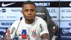 Lateral-esquerdo durante apresentação no Timão