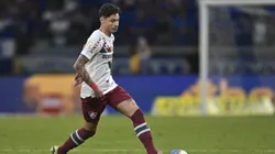 BELO HORIZONTE, BRAZIL - JUNE 19: Diogo Barbosa of Fluminense controls the ball during a match between Cruzeiro and Fluminense as part of Brasileirao 2024 at Mineirao Stadium on June 19, 2024 in Belo Horizonte, Brazil. (Photo by Pedro Vilela/Getty Images)