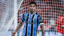 Jogador foi convocado à Seleção do Paraguai e retorna ao Tricolor. Maxi Franzoi/AGIF.