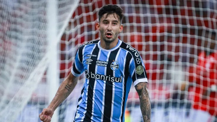 Jogador foi convocado à Seleção do Paraguai e retorna ao Tricolor. Maxi Franzoi/AGIF.