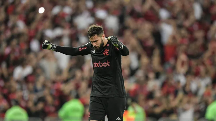 Matheus Cunha goleiro do Flamengo durante partida. Foto: Thiago Ribeiro/AGIF
