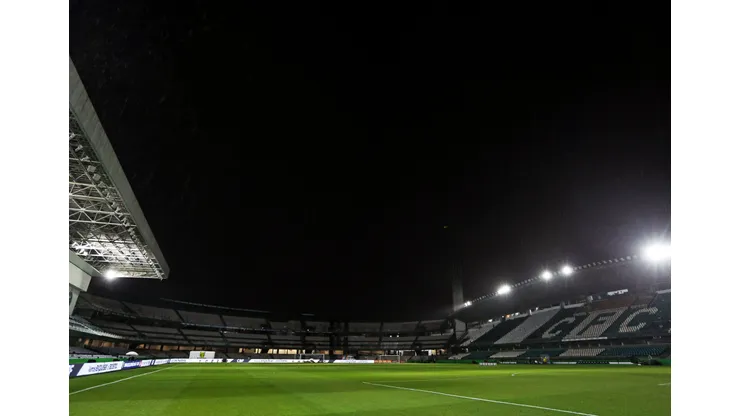 Operário e Coritiba medem forças na 26ª rodada.