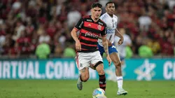 Ayrton Lucas jogador do Flamengo durante partida contra o Bahia. Foto: Thiago Ribeiro/AGIF
