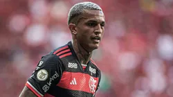 Wesley em partida pelo Flamengo.