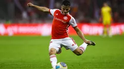 PORTO ALEGRE, BRAZIL - AUGUST 4: Alexandro Bernabei of Internacional makes an attempt on target during the match between Internacional and Palmeiras as part of Brasileirao 2024 at Beira-Rio Stadium on August 4, 2024 in Porto Alegre, Brazil. (Photo by Pedro H. Tesch/Getty Images)