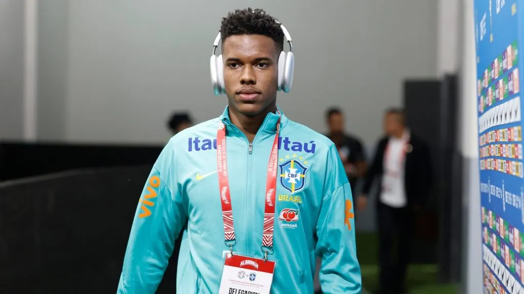 Estêvão em chegada da Seleção Brasileira em estádio. Divulgação/Rafael Ribeiro/CBF.