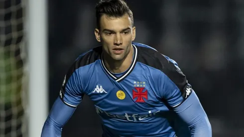 RJ - RIO DE JANEIRO - 26/08/2024 - BRASILEIRO A 2024, VASCO X ATHLETICO-PR - Leo Jardim goleiro do Vasco durante partida contra o Athletico-PR no estadio Sao Januario pelo campeonato Brasileiro A 2024.
