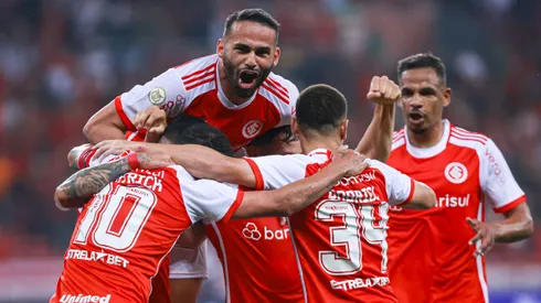 Inter comemorando o primeiro gol contra o Fortaleza