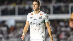 Santos estuda renovação de contrato com Julio Furch